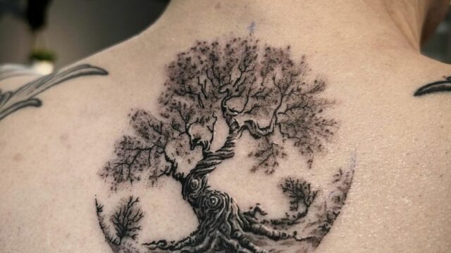 #substancetattoo #tattoo #tatouages #moderntattoo #only3rl #whipshading #3rl #europeantattoo #frenchtattoo #microrealism #treeoflifetattoo #spiritualtattoo #classicaltattoo #iggdrasil #tattooartist