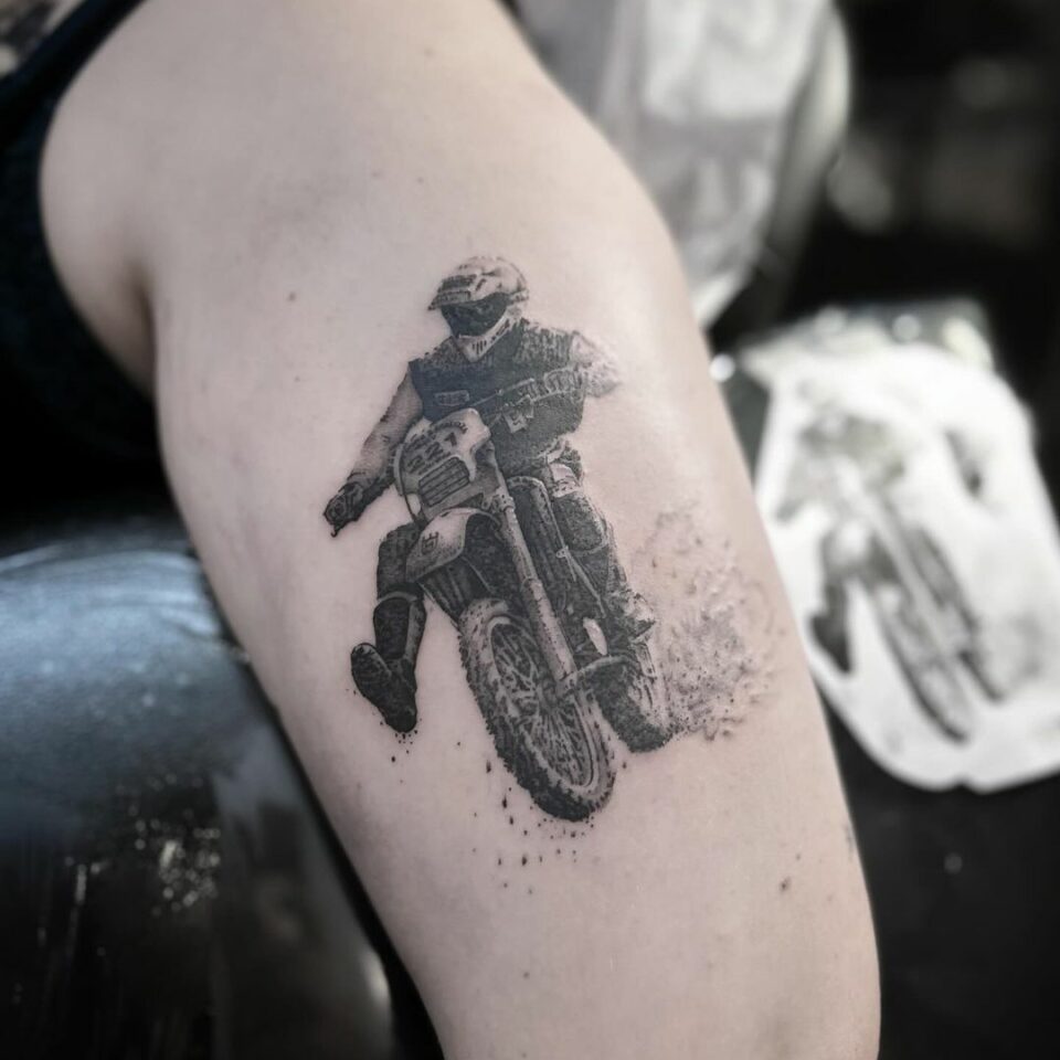 #substancetattoo #tattoo #tattoolife #motorbiketattoo #tatouagemotocross #motocrosslife #3rl #europeantattoo #frenchtattoo #motorbikelife #classicaldrawing #tattoostudio #tattooartist