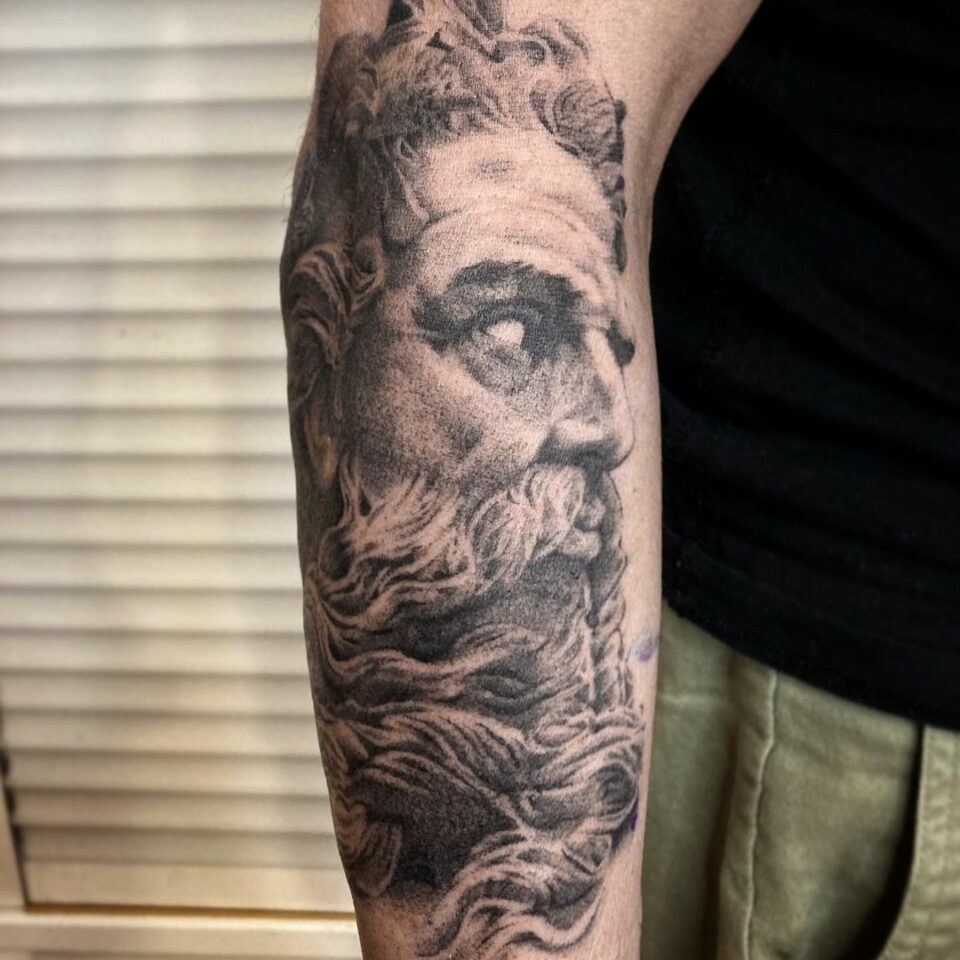 #substancetattoo #zeus #greece #sculpture #blackwork #dotwork #blackworkers #blackworkerssubmission #blacktattooart #btattooing #blxckink #europeantattoo